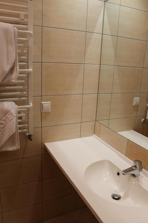 Hotel Zajazd Kultury, Dawniej Pocztowy Ζιελόνα Γκόρα Εξωτερικό φωτογραφία