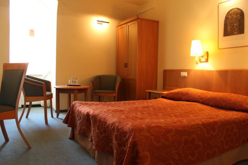 Hotel Zajazd Kultury, Dawniej Pocztowy Ζιελόνα Γκόρα Εξωτερικό φωτογραφία