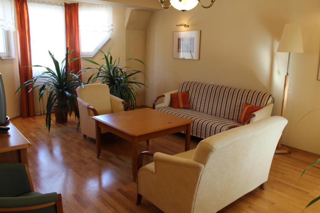 Hotel Zajazd Kultury, Dawniej Pocztowy Ζιελόνα Γκόρα Εξωτερικό φωτογραφία